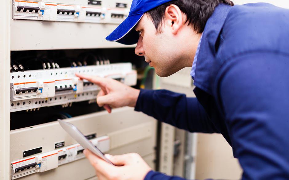 travail électricien Paris 3